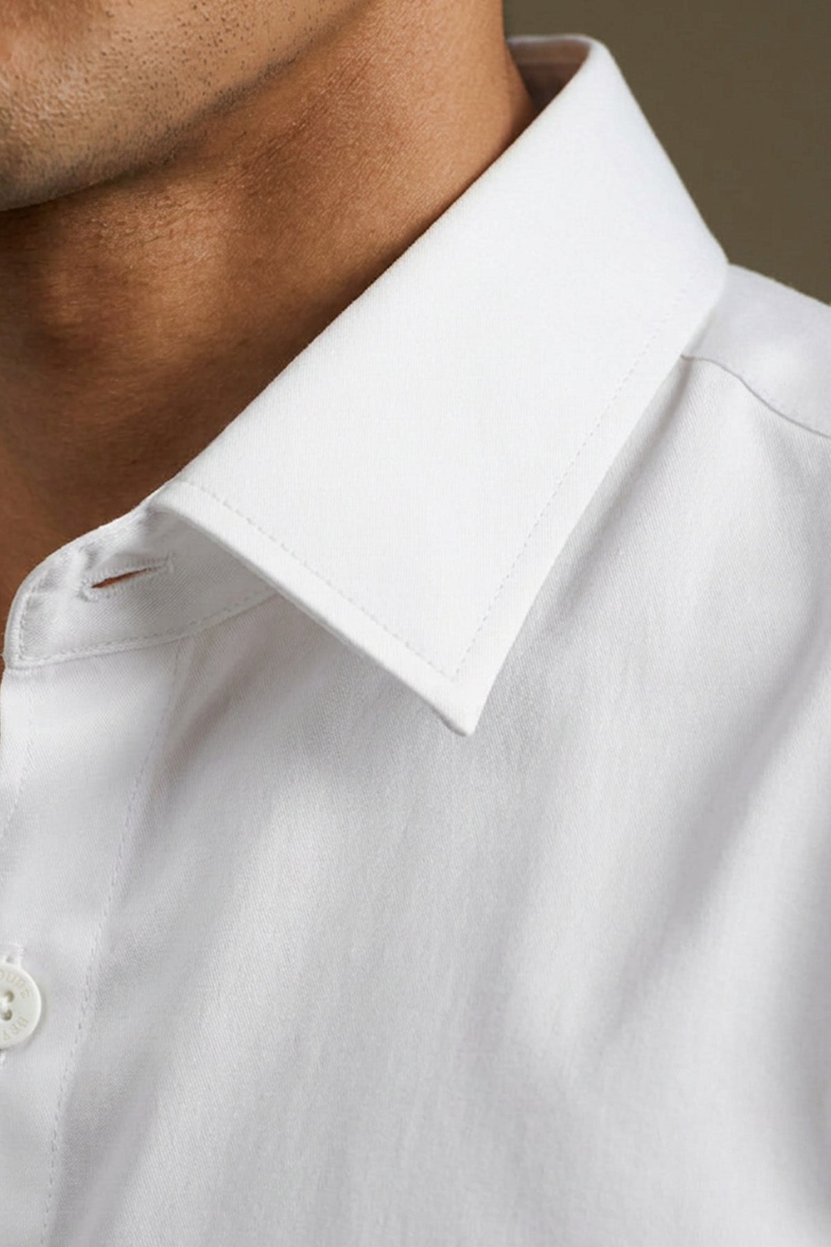 White Classic Shirt for men in 100% premium cotton satin