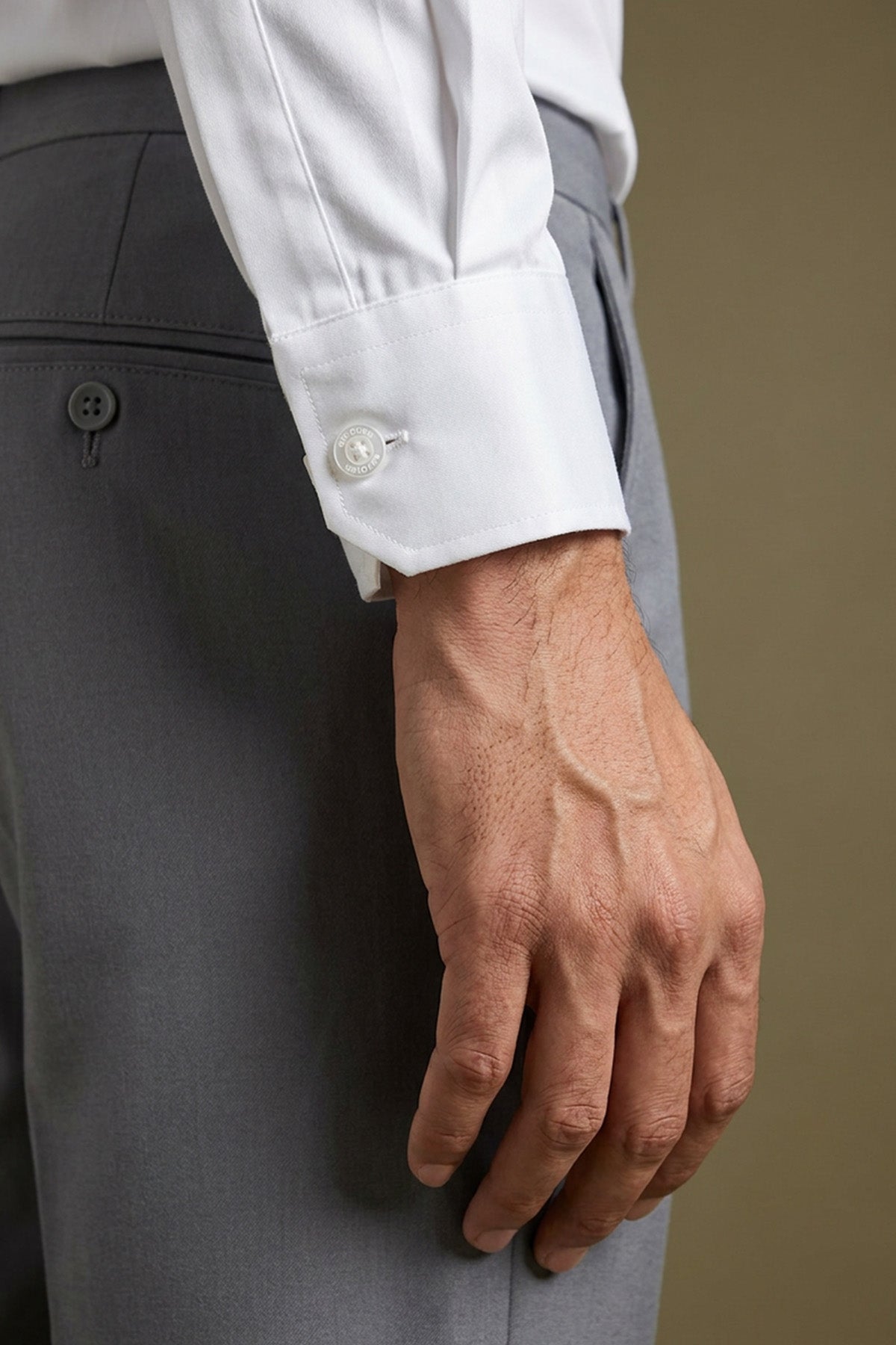 White Classic Shirt for men in 100% premium cotton satin